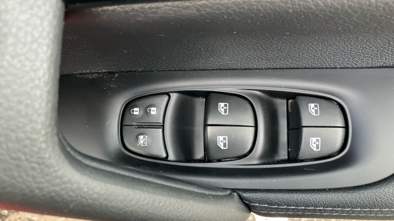 Nissan Qashqai 1.3 DiG-T Acenta Premium 5dr Petrol Hatchback